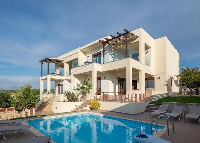 Family Villa Rousa In Rethymno With Pool, Bbq And Kids Area